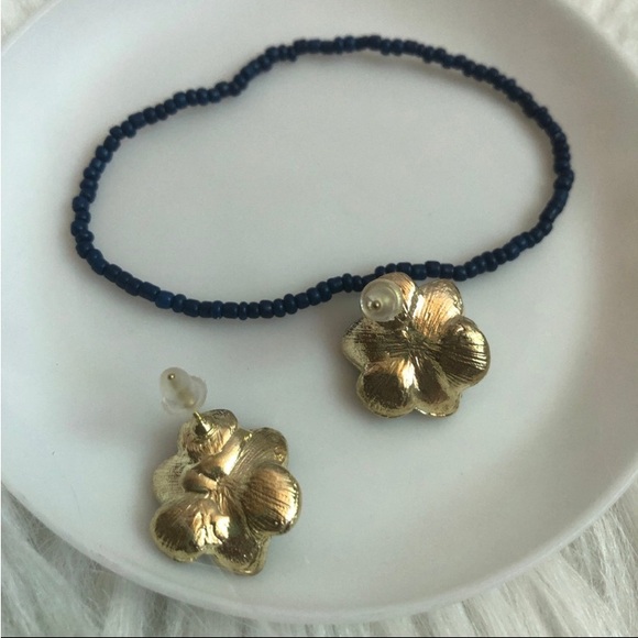 Marble blue flower large stud earrings + bead bracelet - Picture 4 of 5